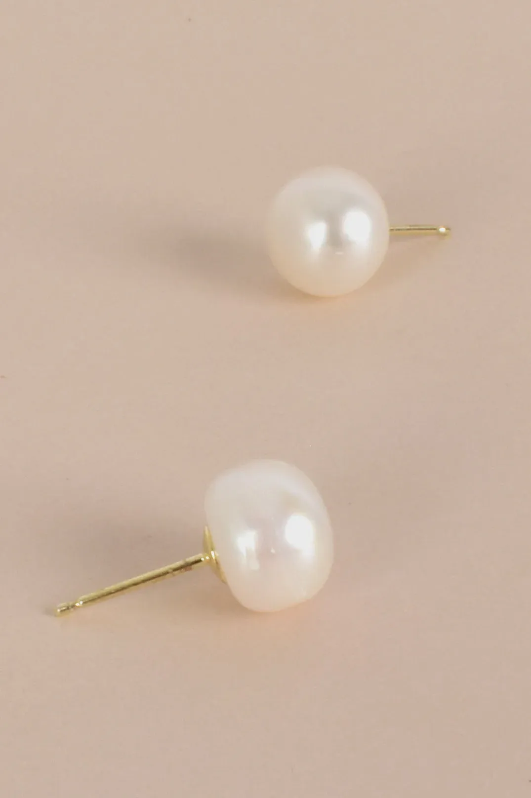 Freshwater Pearl 10mm Stud Earrings (Cream/Gold)
