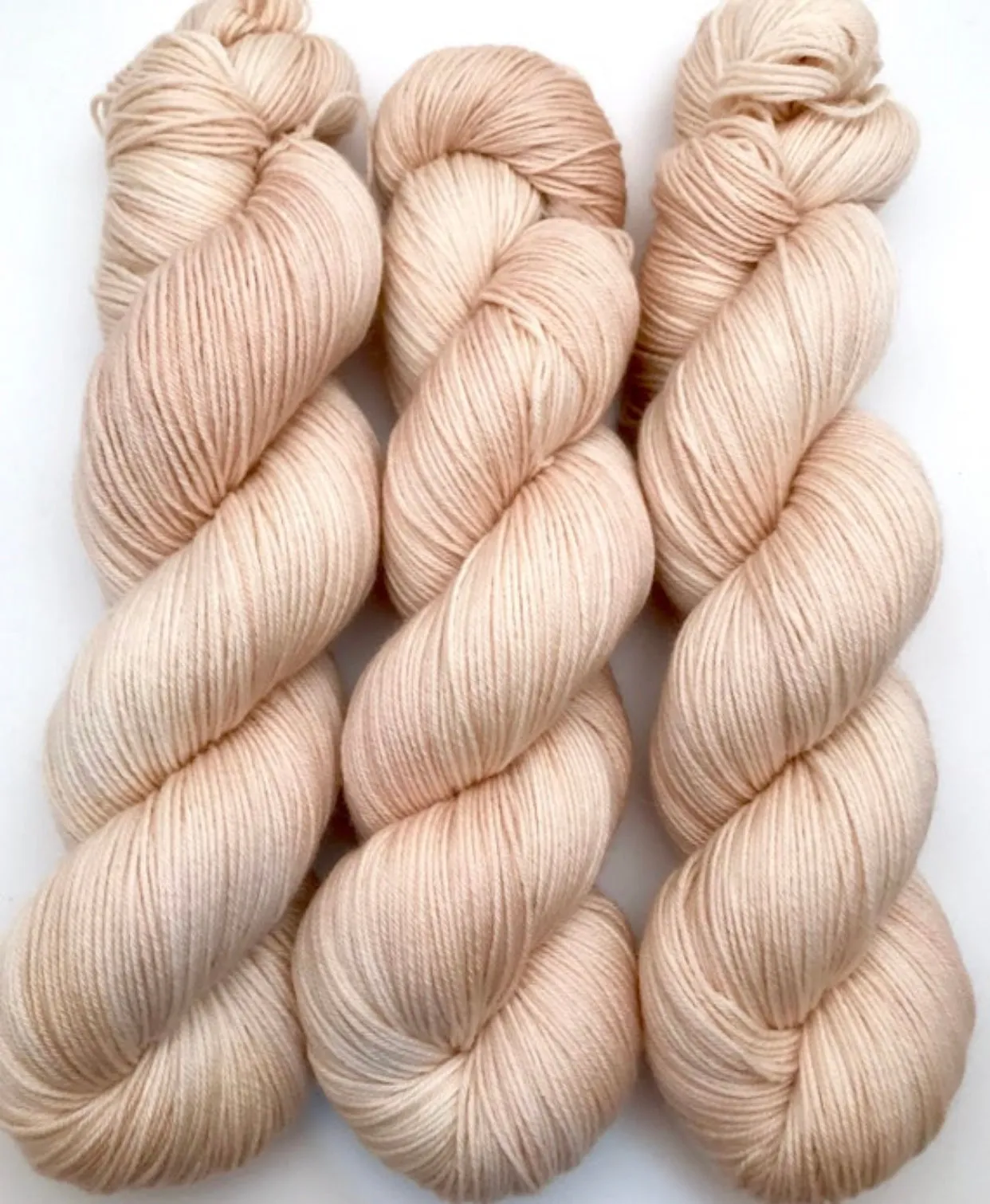 Hand Dyed Yarn "Nanny’s Linen" Tan Ecru Ivory Blush Beige Pale Bluefaced Leicester BFL Fingering Superwash 438yds 100g
